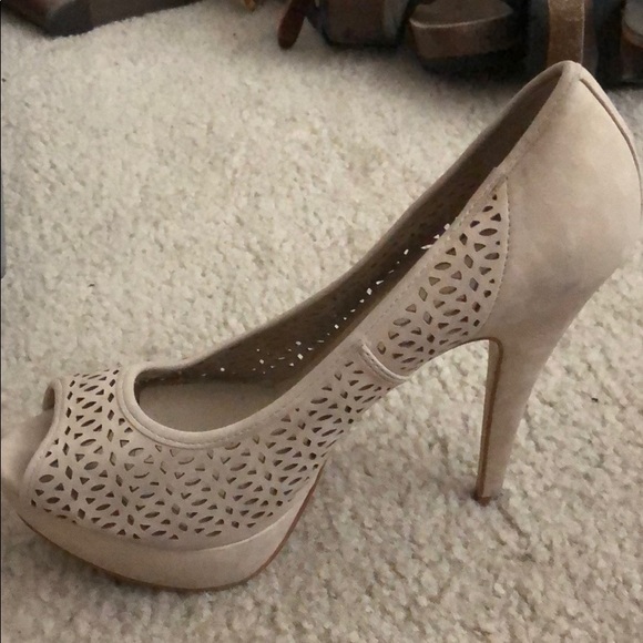 Heels - Picture 2 of 3